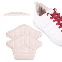 Zapiętki do za dużych obcierających butów.